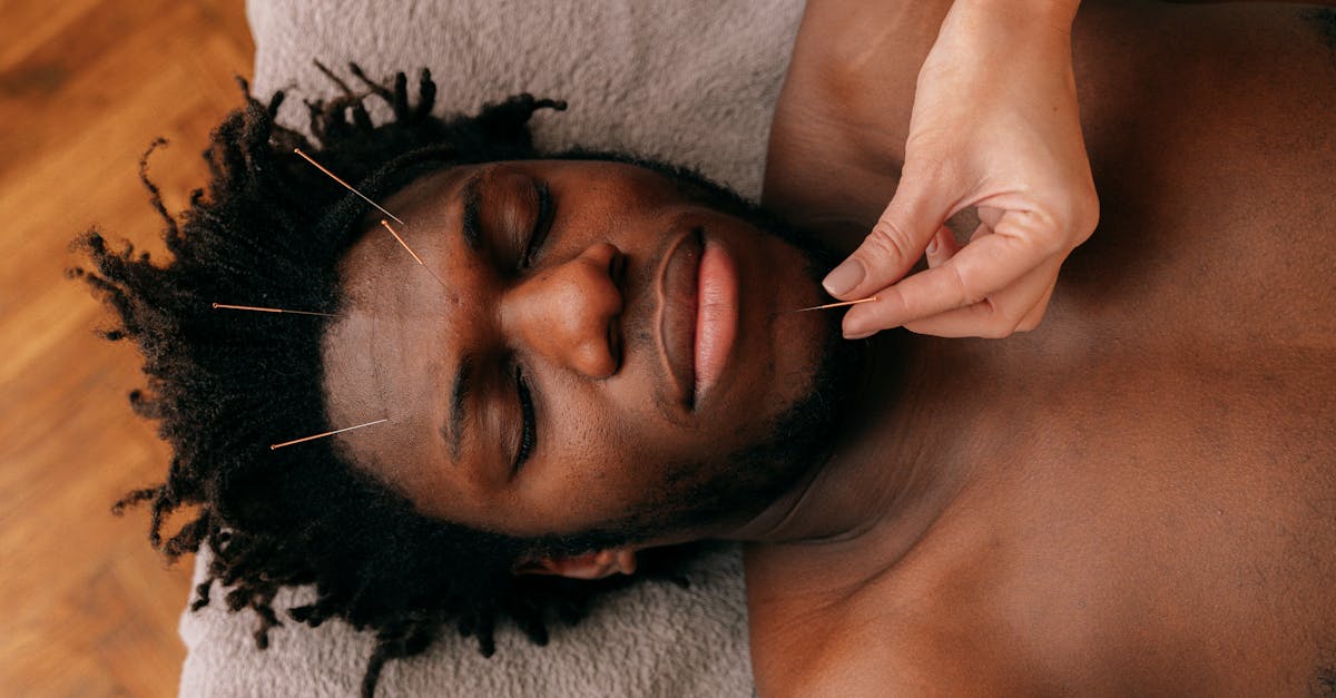 découvrez les bienfaits de l'acupression, une thérapie douce qui utilise des points de pression pour soulager le stress, améliorer la circulation et favoriser la détente. apprenez à maîtriser cette technique ancestrale pour un mieux-être quotidien.