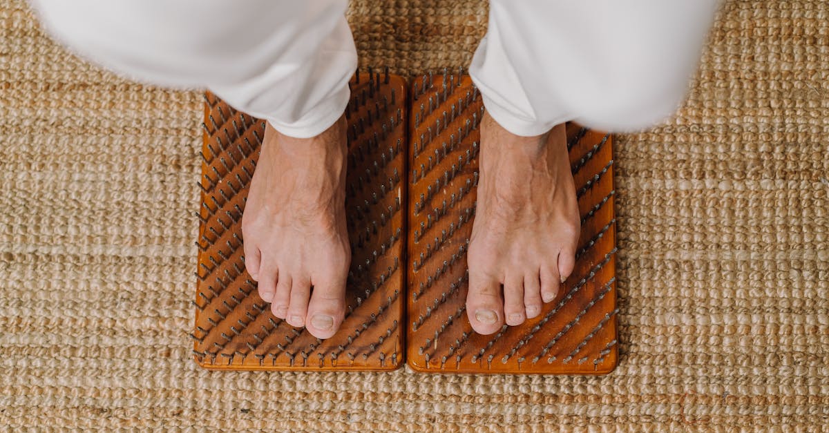 découvrez l'acupression, une pratique ancestrale de la médecine traditionnelle chinoise. apprenez comment cette technique de massage des points d'acupuncture peut soulager le stress, réduire la douleur et améliorer votre bien-être général. explorez les bienfaits de l'acupression dans votre vie quotidienne.