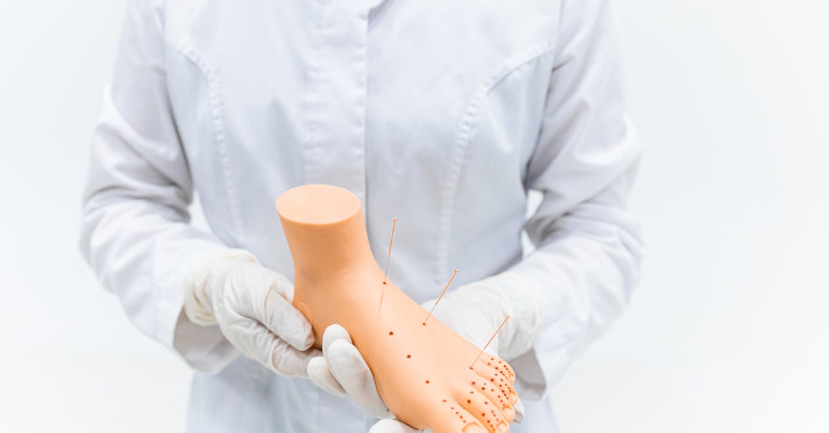 découvrez les bienfaits de l'acupression, une méthode de soins ancestrale qui utilise la pression des doigts sur des points spécifiques du corps pour soulager le stress, améliorer la circulation et favoriser le bien-être général. apprenez à intégrer cette pratique dans votre routine quotidienne pour un équilibre physique et mental.