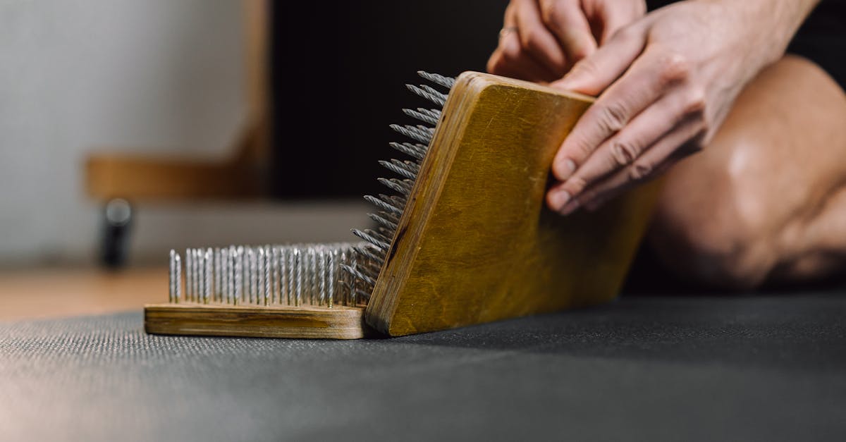 découvrez l'acupression, une technique de médecine traditionnelle chinoise qui utilise la pression des doigts sur des points énergétiques pour soulager le stress, améliorer le bien-être et favoriser la guérison naturelle. apprenez à apaiser vos douleurs et à harmoniser votre énergie avec des méthodes simples et efficaces.