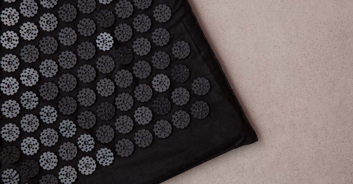 découvrez les bienfaits du tapis d'acupression, un outil naturel pour soulager le stress, réduire les tensions musculaires et favoriser la relaxation. idéal pour un usage à domicile, il stimule la circulation sanguine et améliore le bien-être général.