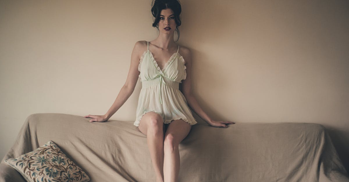 découvrez notre collection de lingerie raffinée, alliant élégance et confort. que ce soit pour une occasion spéciale ou au quotidien, trouvez des styles variés qui mettent en valeur votre silhouette avec délicatesse. faites-vous plaisir avec nos ensembles de lingerie séduisants et de qualité supérieure.