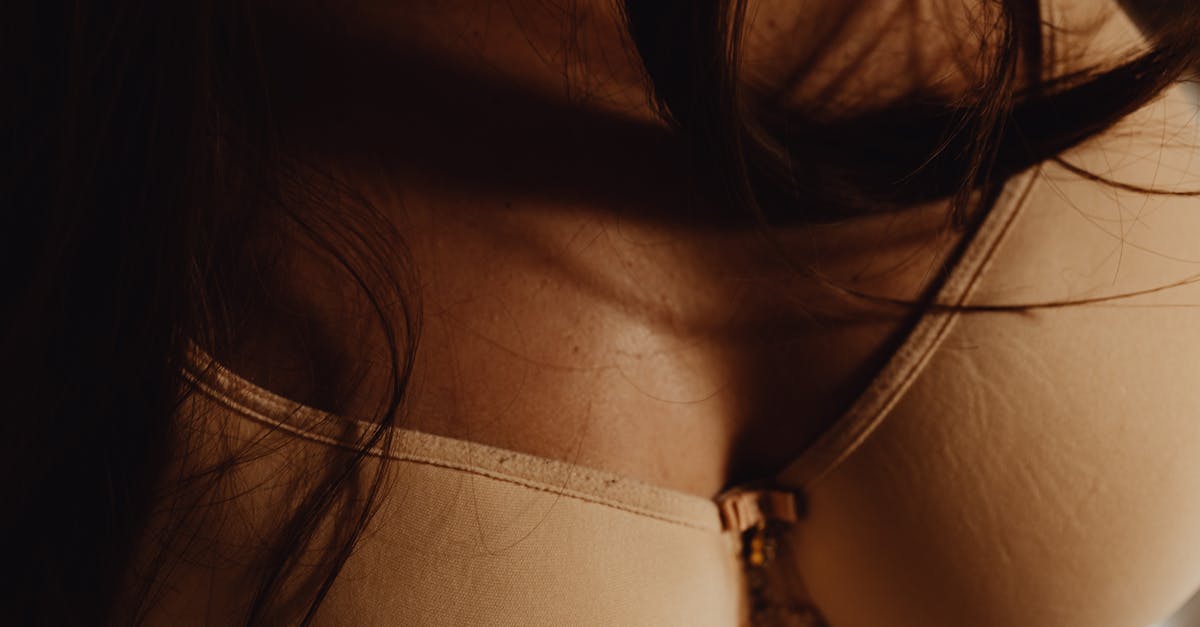 découvrez les dernières tendances en lingerie pour sublimer votre féminité. des designs innovants, des matières confortables et des styles variés qui allient confort et sensualité. restez à la pointe de la mode avec notre sélection de lingerie!