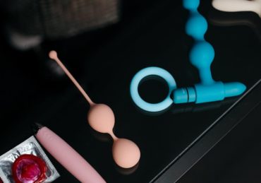 découvrez notre collection variée de sex toys, conçus pour éveiller vos sens et enrichir vos moments intimes. que vous soyez novice ou amateur éclairé, trouvez des produits de qualité qui répondent à tous vos désirs. osez explorer votre sensualité avec nos accessoires innovants et discrets.