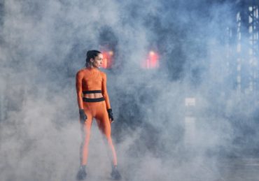 découvrez notre collection de costumes sexy, parfaits pour toutes vos occasions. osez la séduction avec des tenues glamour et audacieuses qui mettront en valeur votre silhouette tout en ajoutant une touche de mystère à votre look. faites sensation lors de vos soirées à thème ou pour des moments intimes.
