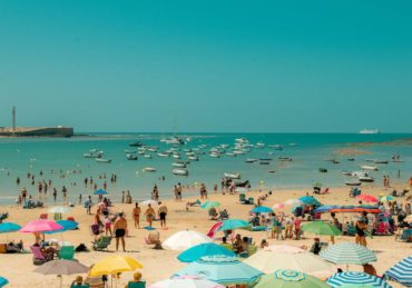découvrez notre collection de serviettes de plage élégantes et absorbantes, idéales pour profiter du soleil et de la mer. que vous soyez en vacances ou à la piscine, nos serviettes offrent confort et style pour tous vos moments de détente.