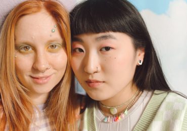 découvrez les piercings factices, une tendance mode qui vous permet d'expérimenter différents styles sans engagement. parfaits pour rehausser votre look, ces accessoires temporaires sont faciles à appliquer et à retirer. explorez notre collection de faux piercings pour ajouter une touche originale à votre tenue!