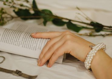 découvrez l'élégance unique des accessoires de mode russes. explorez des créations raffinées alliant tradition et modernité pour sublimer votre style avec des pièces authentiques et sophistiquées.