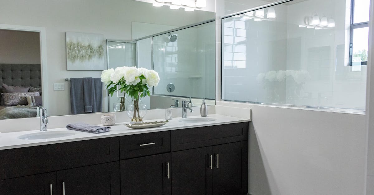 découvrez notre gamme complète d'accessoires de douche, alliant esthétique et fonctionnalité. transformez votre expérience de douche avec des produits de qualité, allant des rideaux et porte-savons aux porte-serviettes et étagères, pour une salle de bain élégante et pratique.