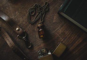 découvrez notre collection unique de bijoux en bois faits à la main, alliant élégance et écologie. chaque pièce est conçue avec soin, offrant un style naturel et chaleureux pour sublimer toutes vos tenues.