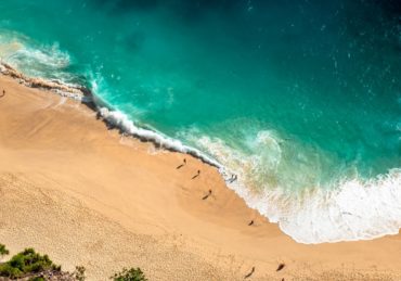 découvrez bali, une île paradisiaque d’indonésie connue pour ses plages de rêve, sa culture unique, ses rizières luxuriantes et ses temples majestueux. préparez votre voyage à bali et vivez une expérience inoubliable !