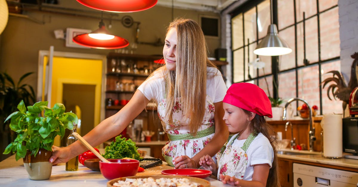 découvrez des astuces de cuisine pratiques et simples pour améliorer vos plats au quotidien, gagner du temps et régaler toute la famille facilement.