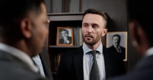 découvrez les clés du leadership : conseils, compétences et stratégies pour inspirer, motiver et mener efficacement des équipes vers le succès.