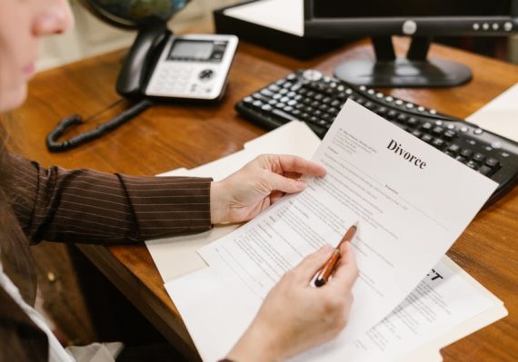 découvrez nos services juridiques professionnels : conseils, accompagnement et solutions sur mesure pour particuliers et entreprises. expertise, confidentialité et efficacité sont au cœur de notre engagement.